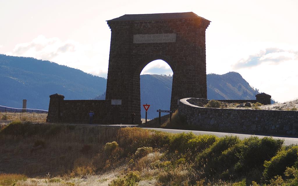 01-Yellowstone-North-Entrance