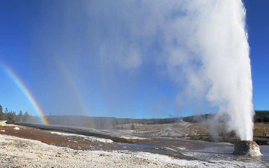 Beehive-Geyser-02