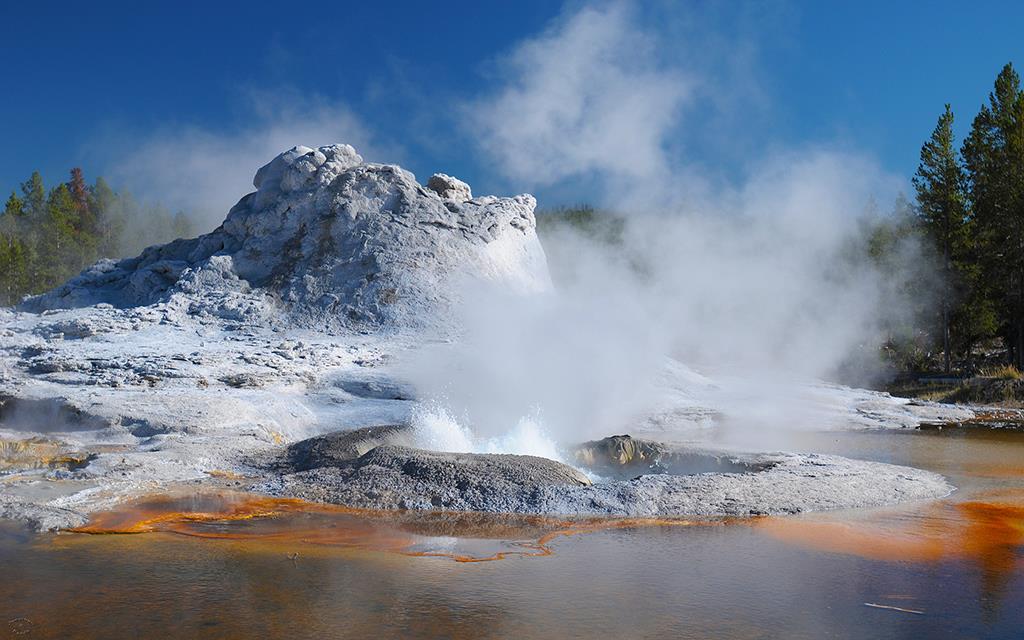 Castle-Geyser-01