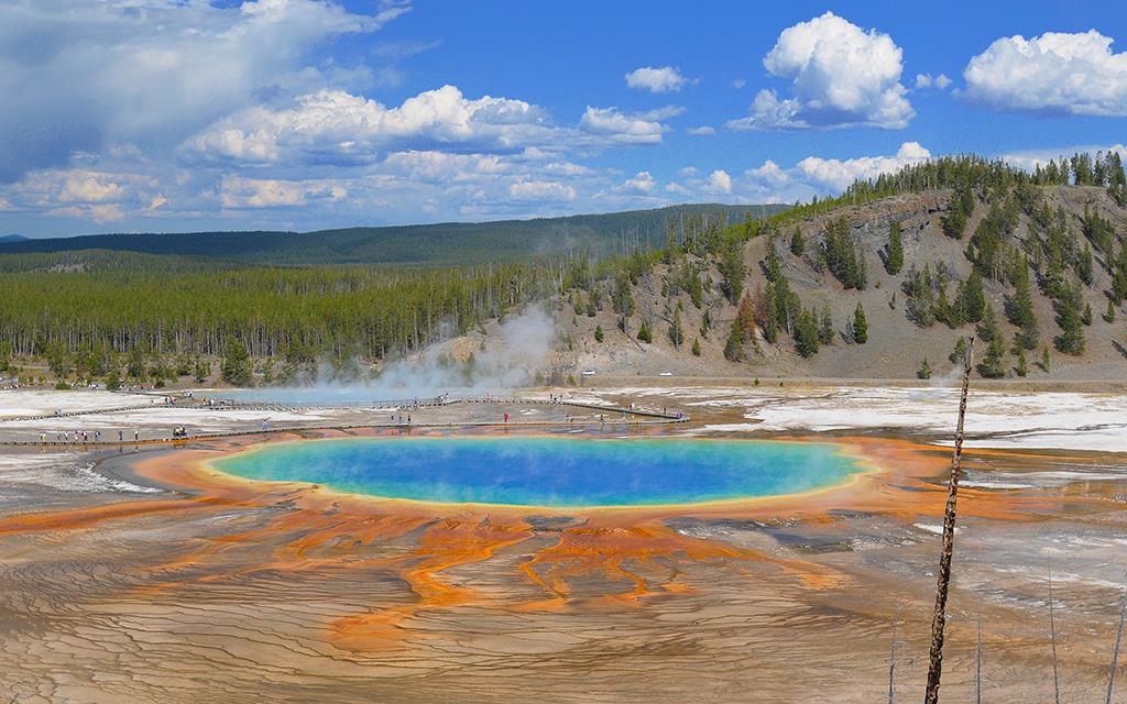 Grand-Prismatic-Spring-01