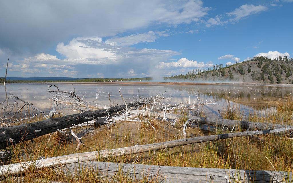 Grand-Prismatic-Spring-03