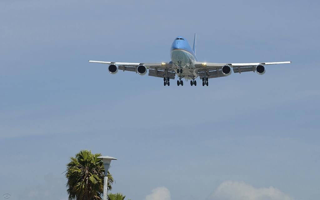 Air Force One 04-21-11 -01