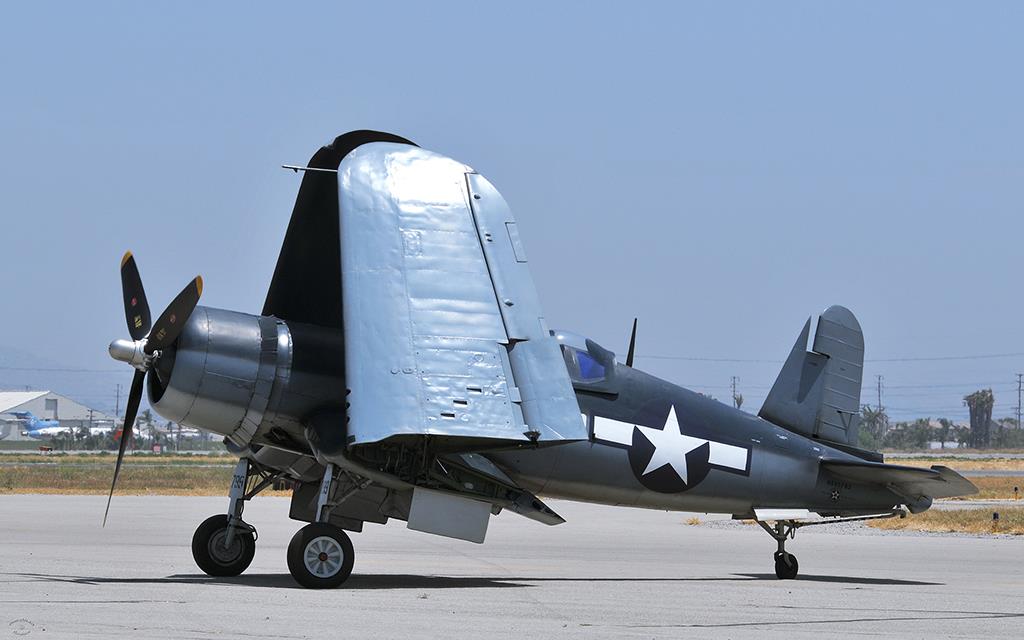 F-4U Corsair-01