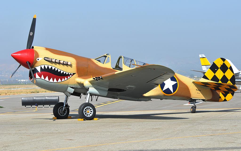 P-40 Warhawk-01