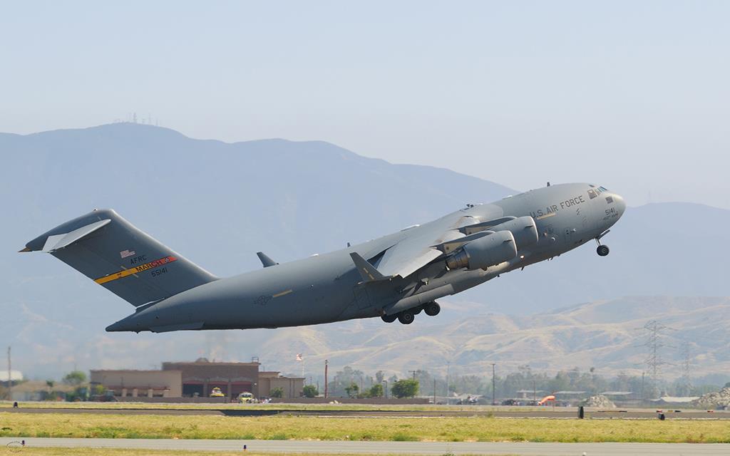 C-17 Globemaster III-01