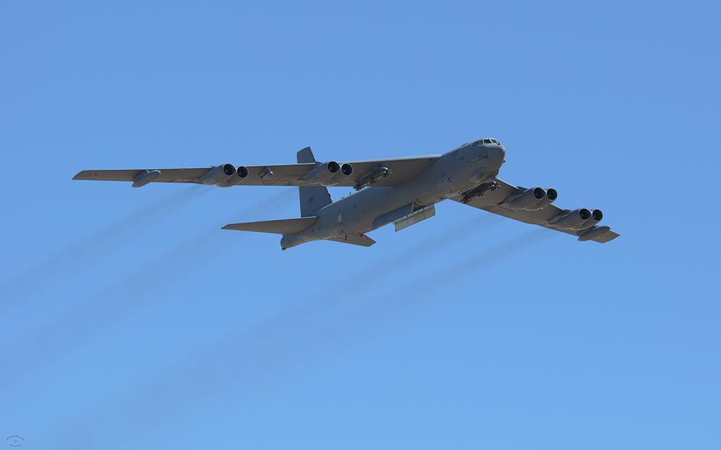 B-52 Straofortress-01