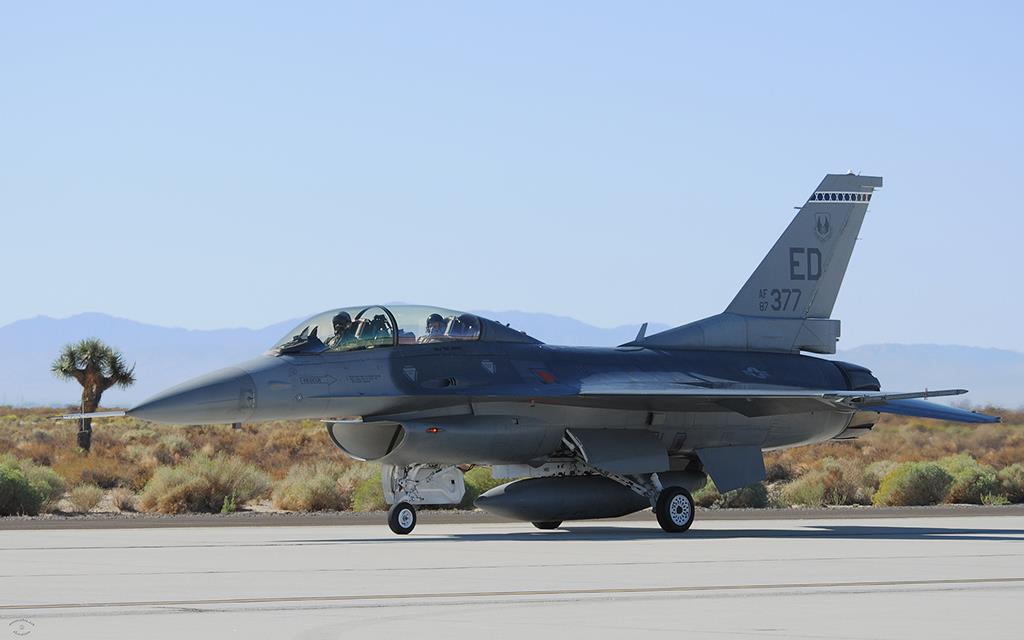 F-16 Fighting Falcon-01