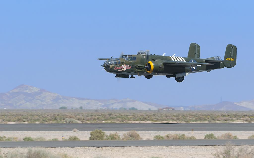 B-25 Mitchell (KWJF_2014)-01