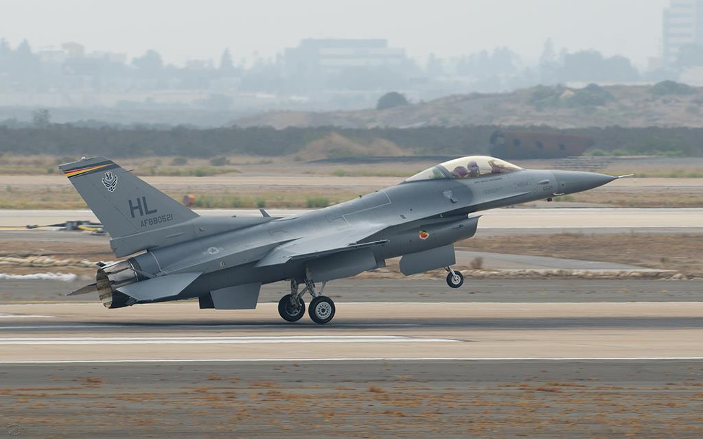 F-16 Fighting Falcon-01