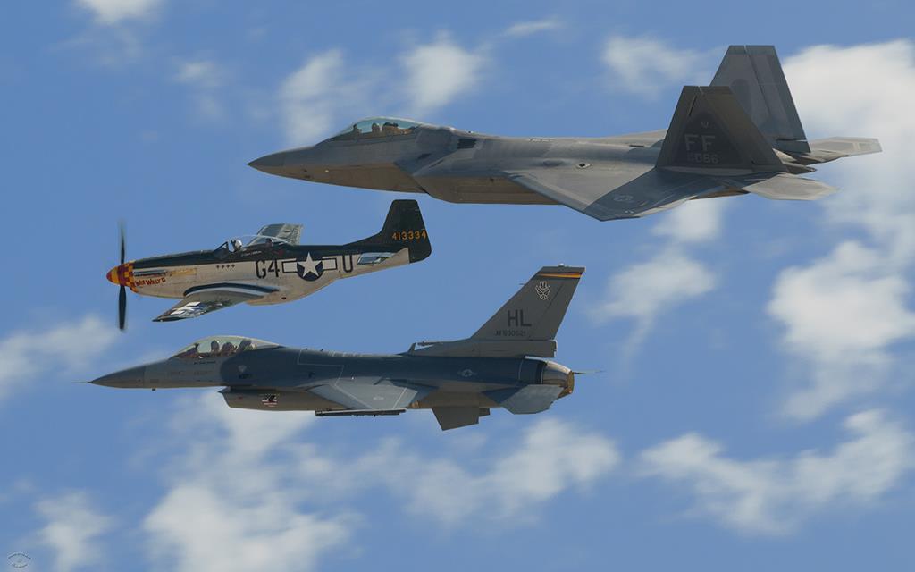 Heritage Flight FA-22 Raptor F-16 Fighting Falcon P-51 Mustang-01a