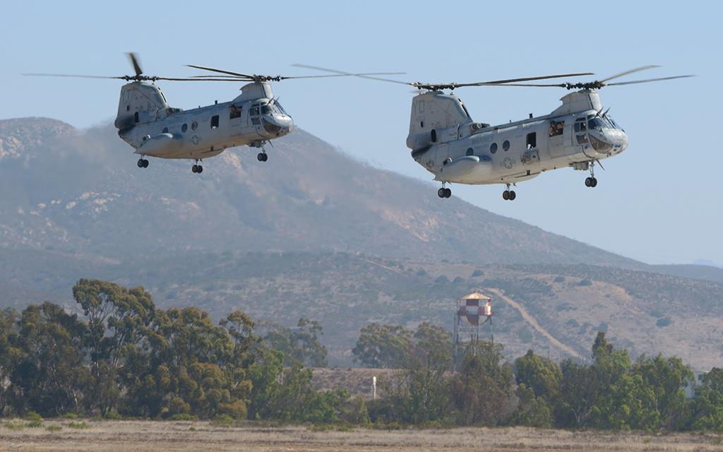 CH-46 Sea Knight (Miramar2012)-01