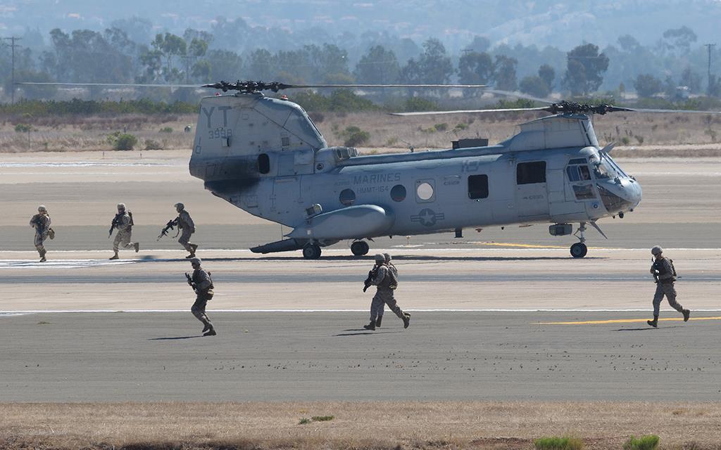 CH-46 Sea Knight (Miramar2012)-02