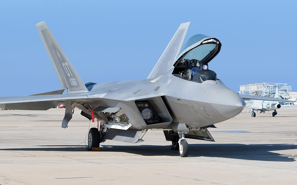 F-22 Raptor (Miramar2012)-00