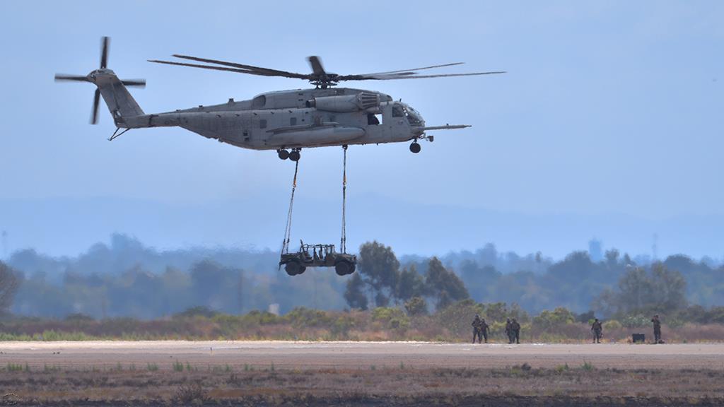 CH-53E Super Stallion (KNKX_2017)-01