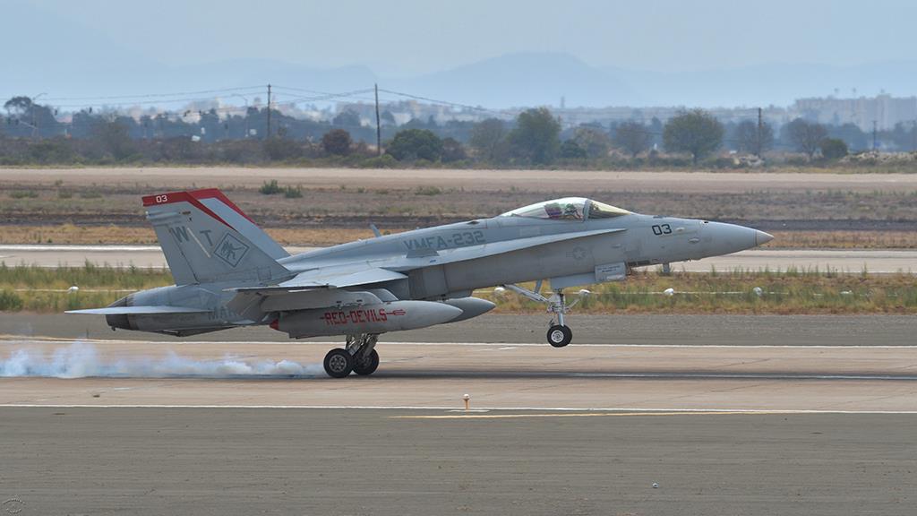 FA-18 Hornet (KNKX_2017)-04