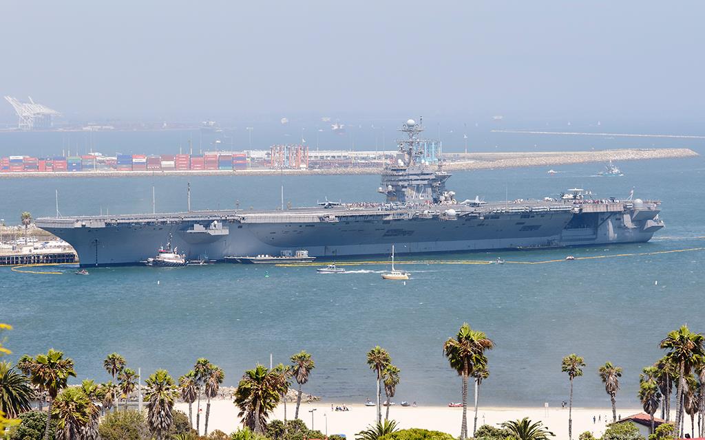 CVN-72 Abraham Lincoln-01