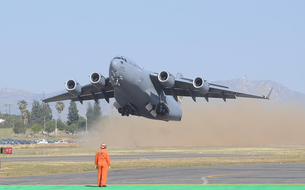 C-17 Globmaster III-02a