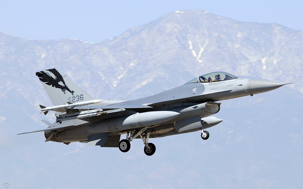 F-16 Fighting Falcon-04