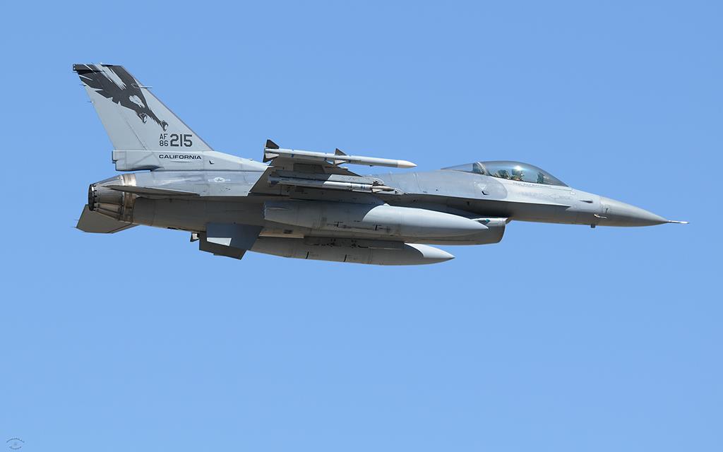 F-16 Fighting Falcon-11