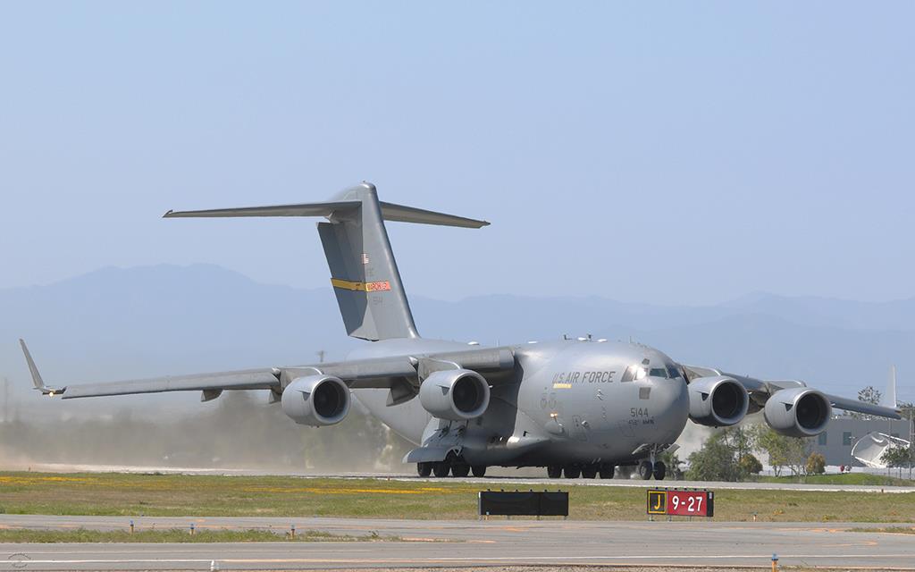 C-17 Globmaster III-01