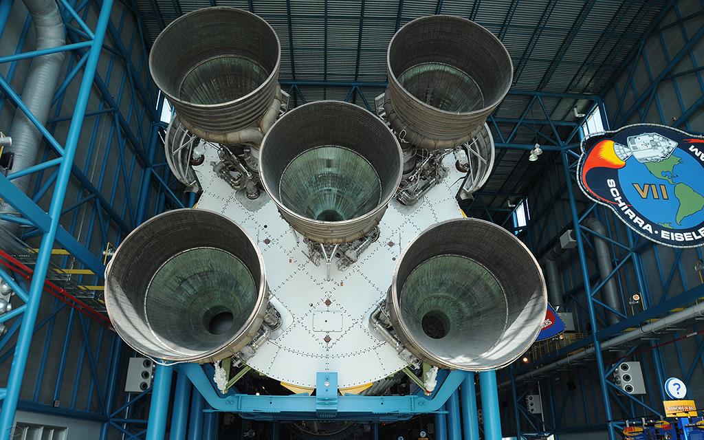 Saturn V-01