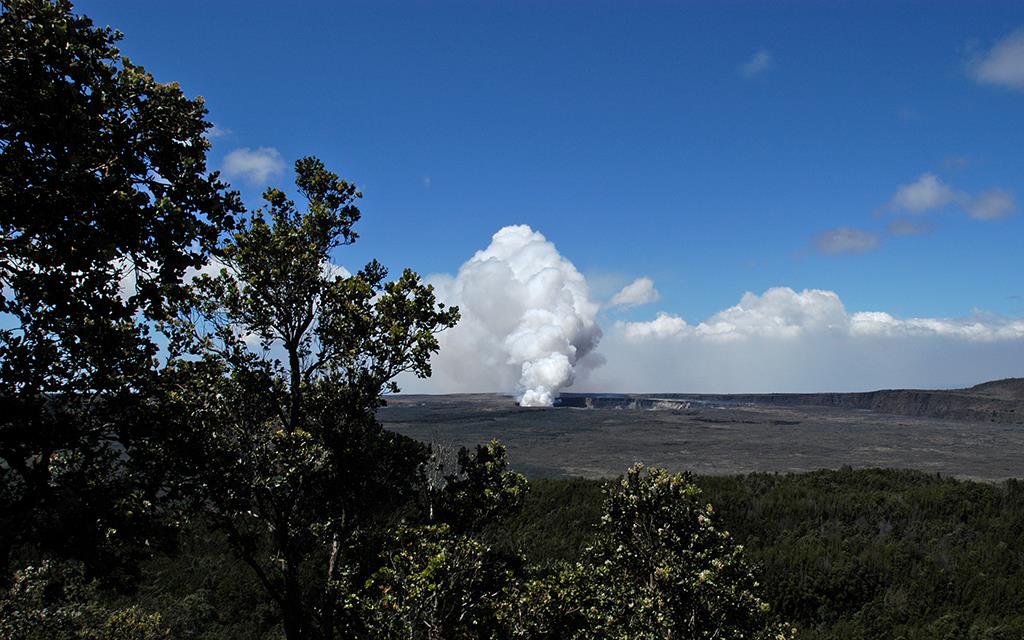 1-Volcano Halema uma u Crater-03