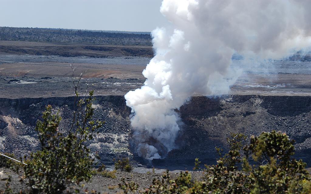 1-Volcano Halema uma u Crater-05