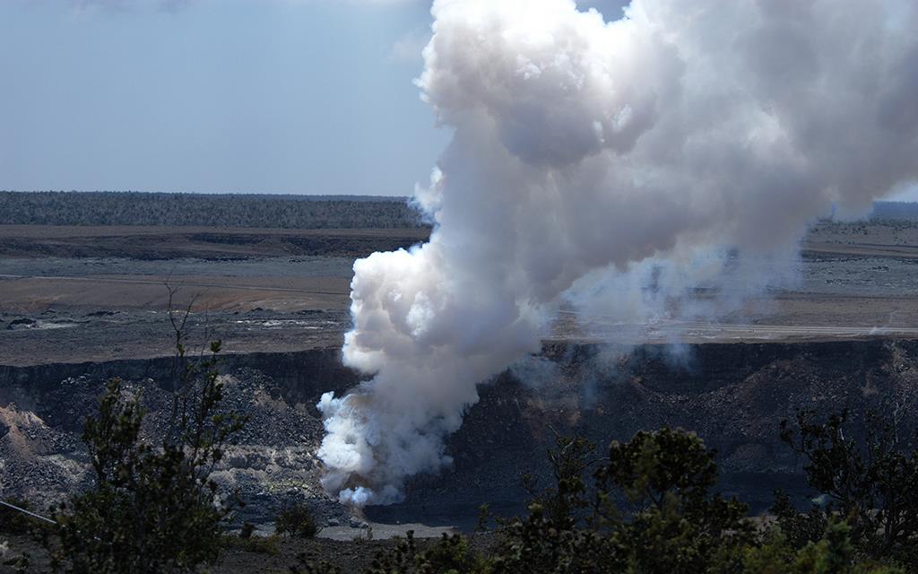 1-Volcano Halema uma u Crater-06