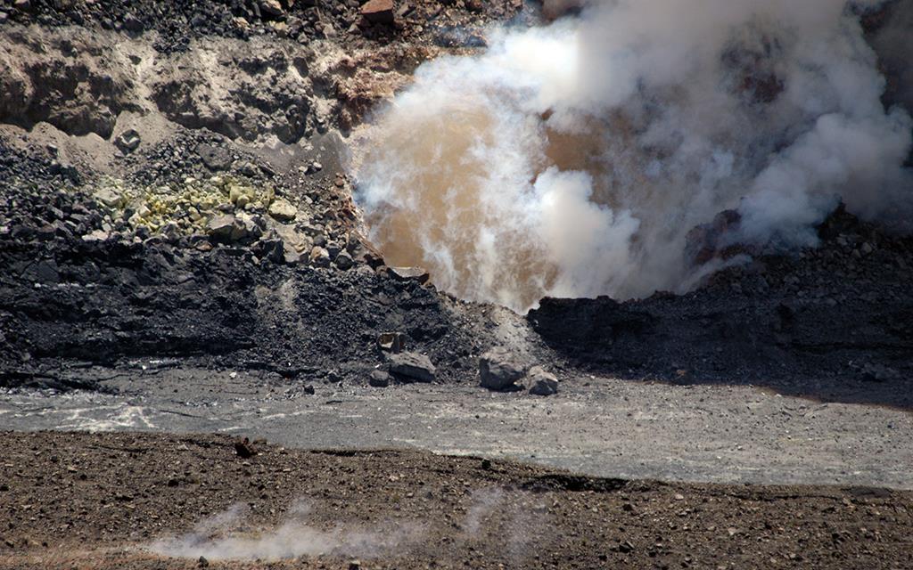 1-Volcano Halema uma u Crater-07