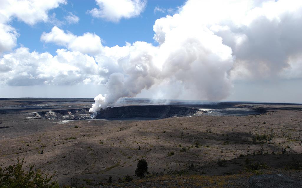 1-Volcano Halema uma u Crater-09