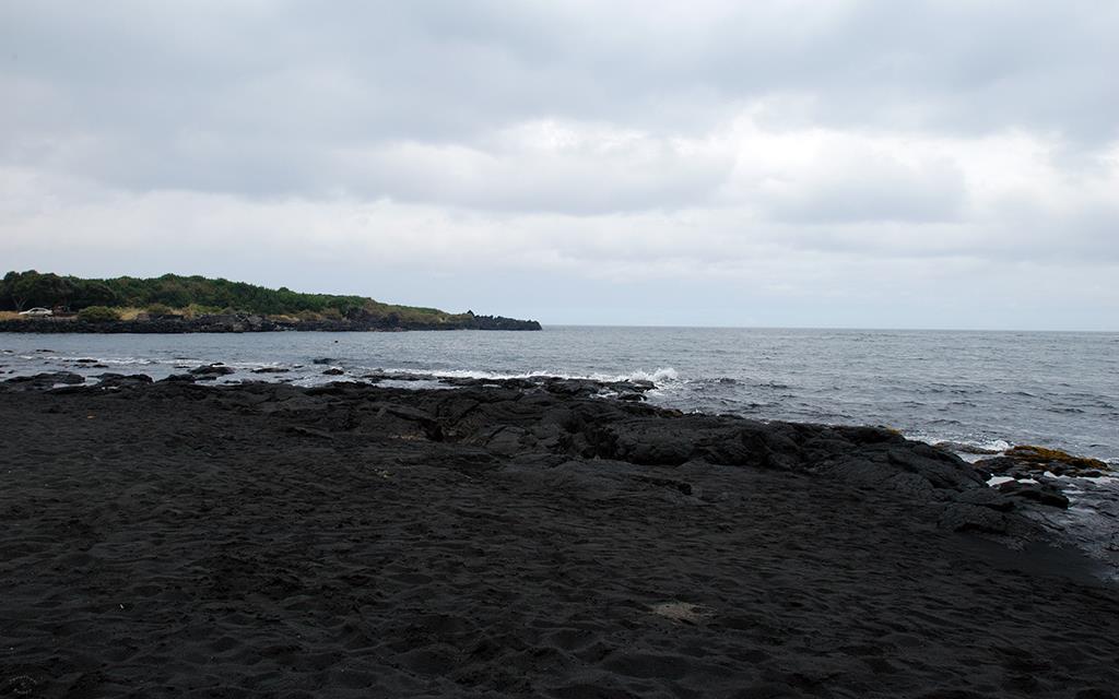 Black Sand Beach-01